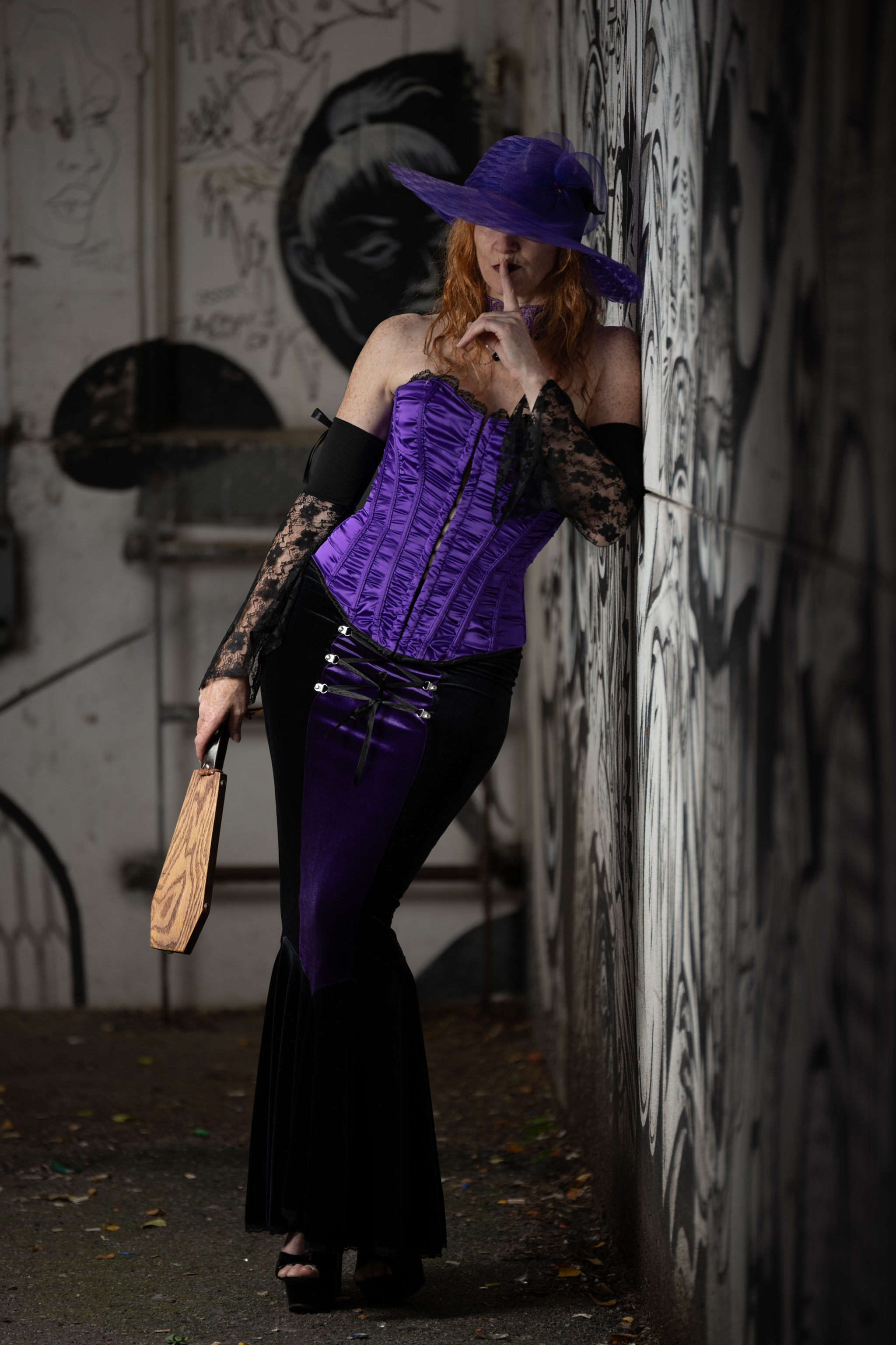 Her Majesty leaning on the wall, shhh